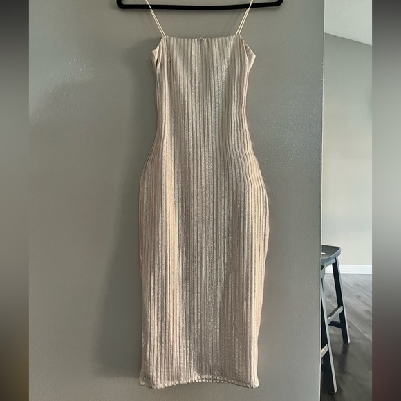 Dresses & Skirts - Midi Party sparkly dress